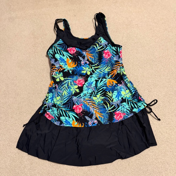 New Tropical Print Women's Tankini Swimsuit - Picture 2 of 8